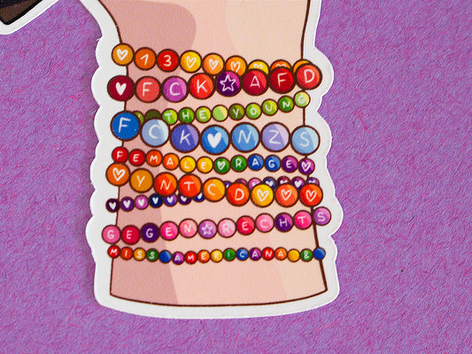 Swiftie Hand mit 13 und Armbändern gegen Rechts Sticker