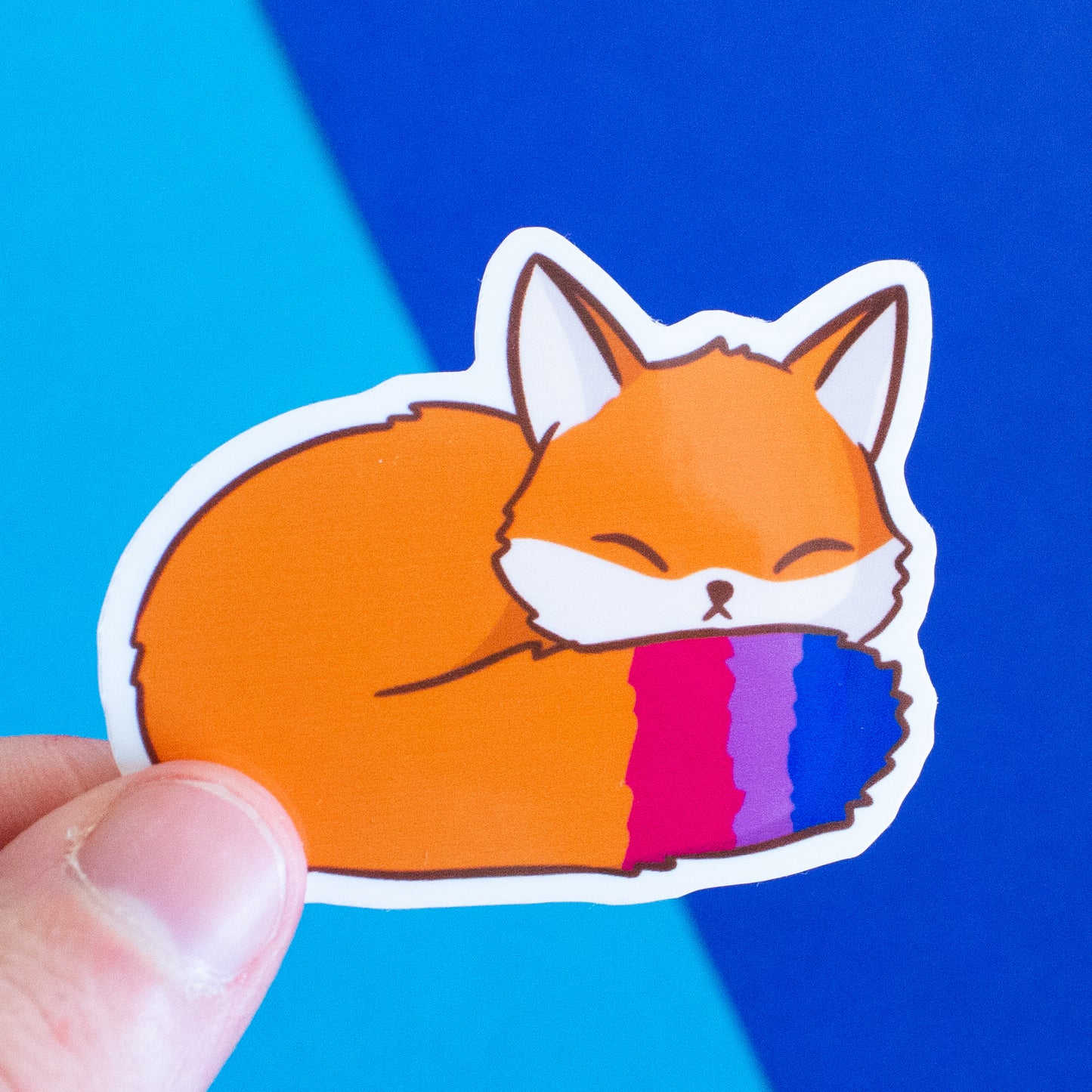 Schlafender Fuchs mit Pride-Schweif Sticker